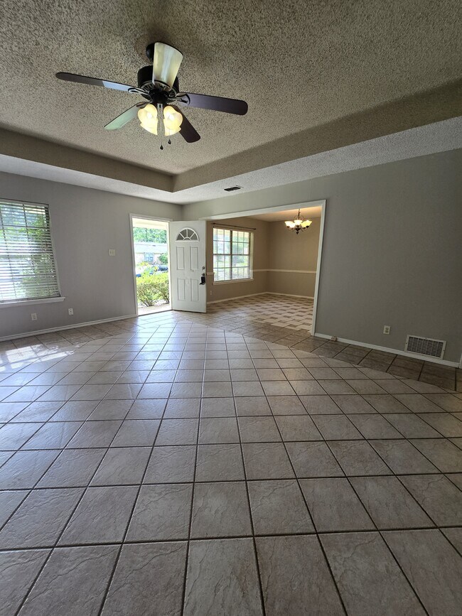 Foto del edificio - 4624 Leisure Ln