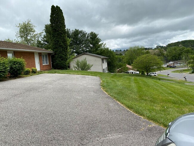 Foto del edificio - Christiansburg, 3 BR / 1.5 BA, Available m...