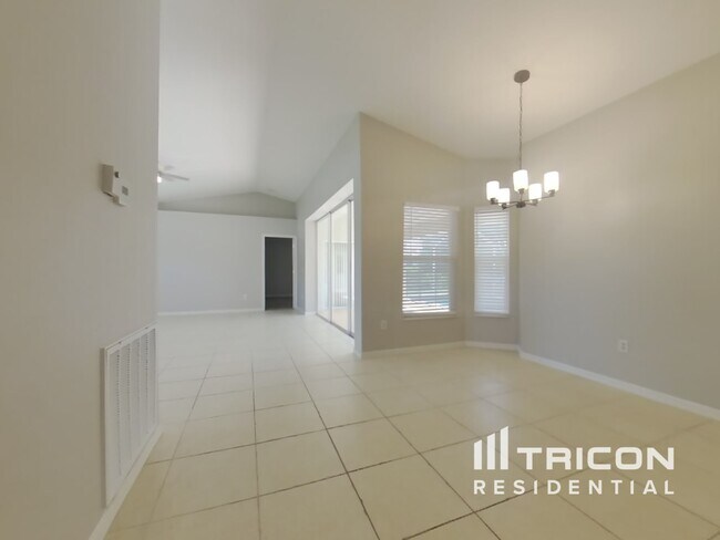 Building Photo - 2740 Begonia Terrace