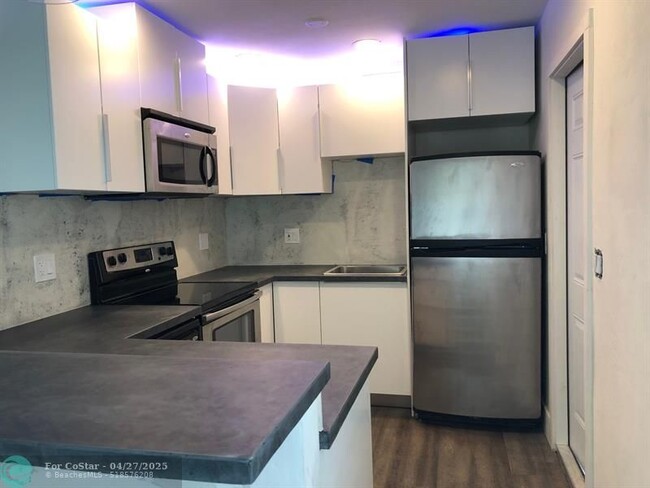 Foto del edificio - 1298 NE 33rd St