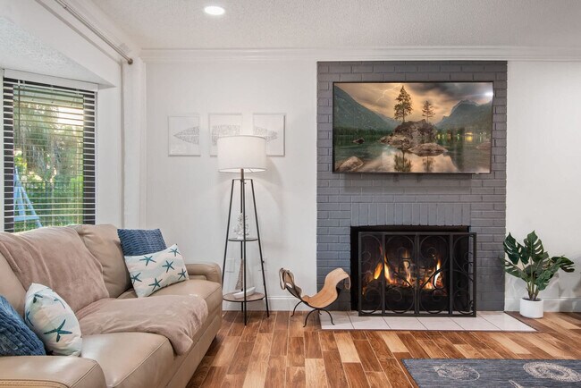 Building Photo - 612 Montezuma Dr