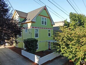 Building Photo - 1609 E Columbia St