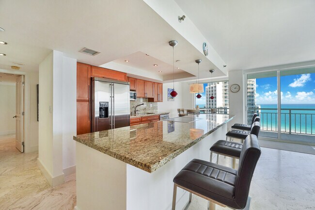 Building Photo - 400 S Pointe Dr