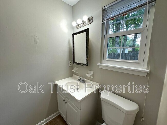 Foto del edificio - 46 Oak Grove Rd