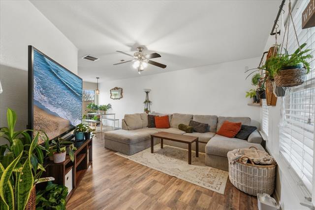 Foto del edificio - 6913 Planters Row Dr