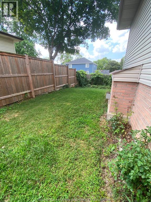 Building Photo - 1087 Brookview Crescent