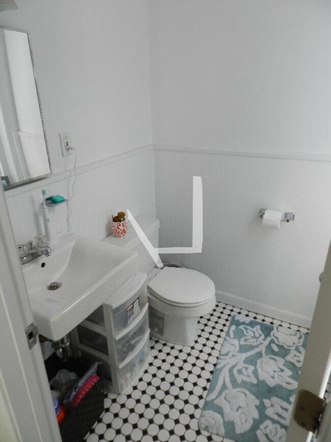 Foto del edificio - Open Spacious Layout 3 bed 1.5 bath 6/1 Br...