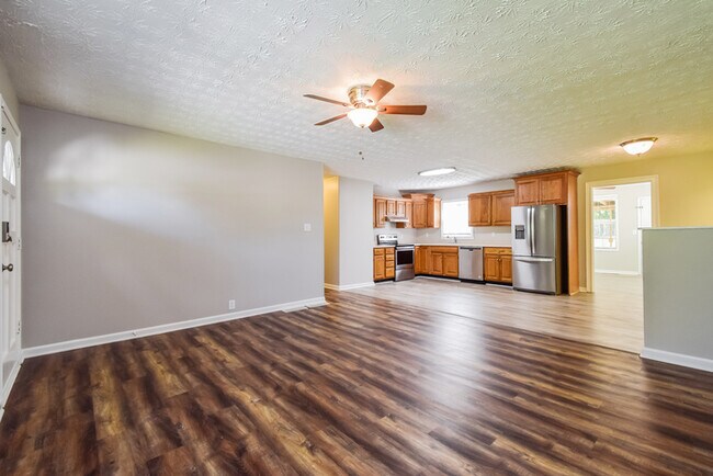 Foto del edificio - 650 Lindsey Lake Rd