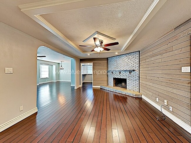 Building Photo - 8476 Sweetwood Dr