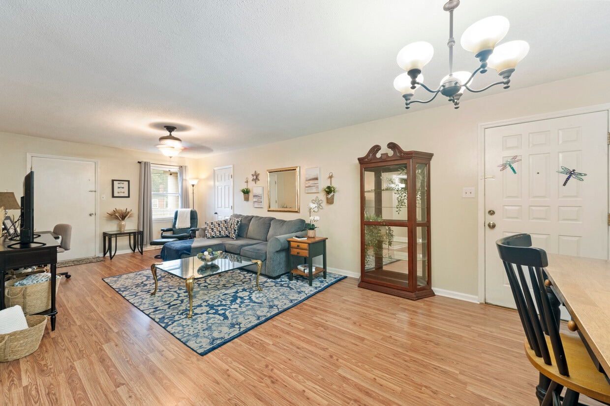Foto principal - 2130 S Main St