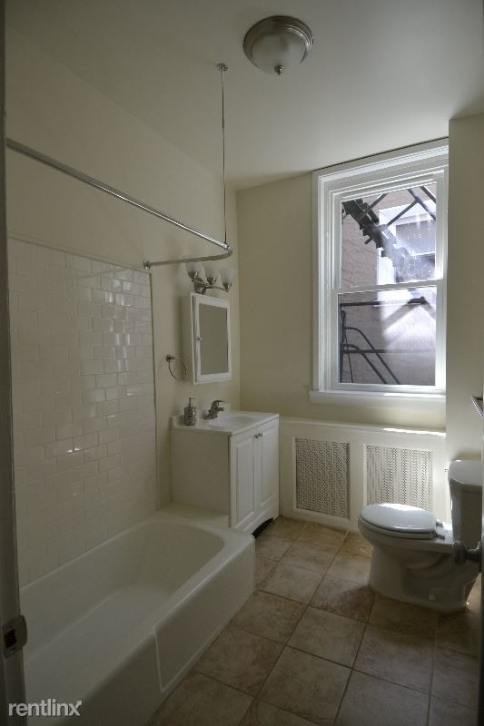 Building Photo - 415 S 15th St