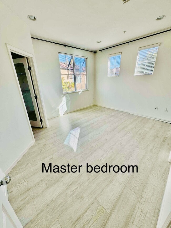 Building Photo - 205 Parc Place Dr