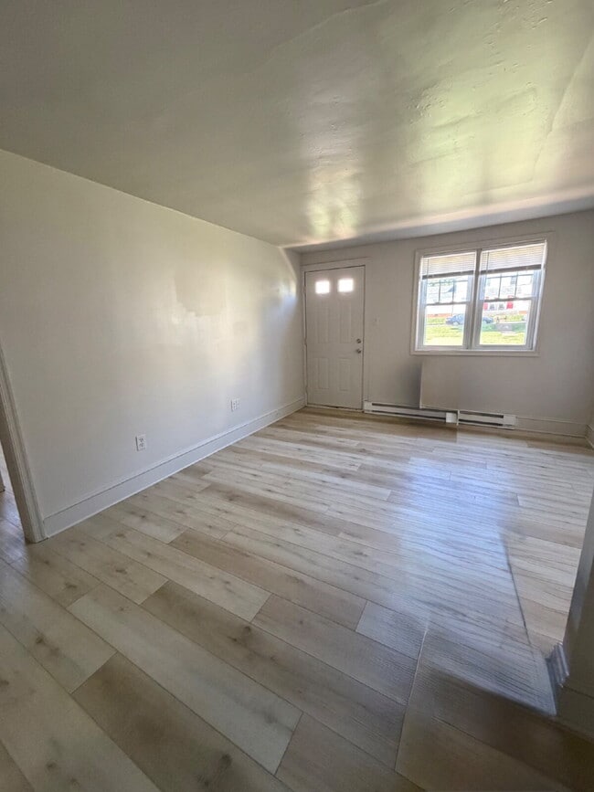 Building Photo - 378 Cherrydale Ave