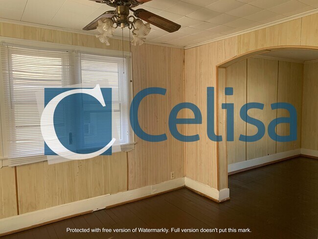 Building Photo - 1319 3rd St