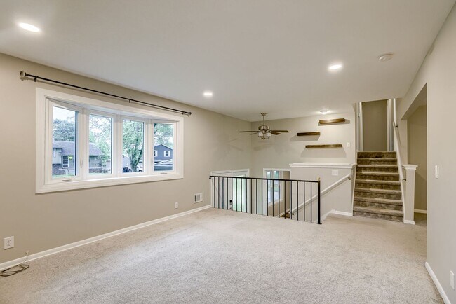 Building Photo - Flexible Living in a Fantastic La Vista Lo...