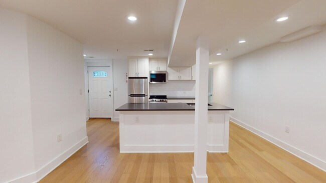 Building Photo - 472 Ridge St NW