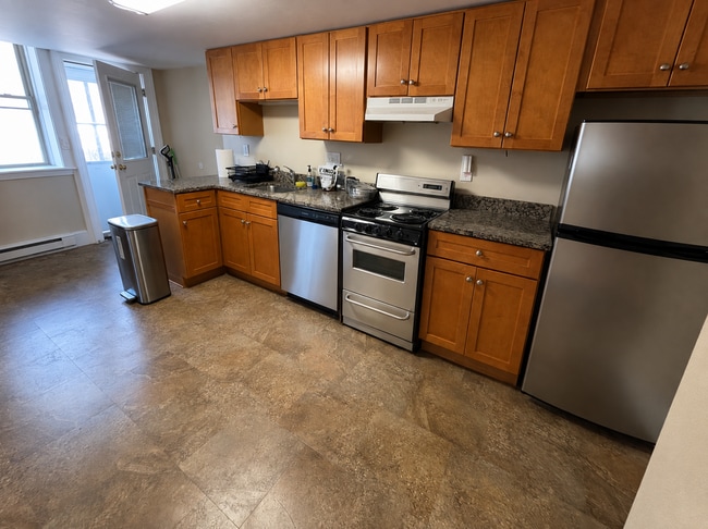 Building Photo - 360 Tappan St