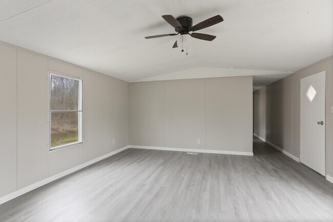 Foto del edificio - 23481 Redwood Dr
