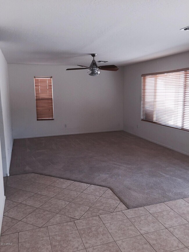 Foto del edificio - 15346 W Laurel Ln