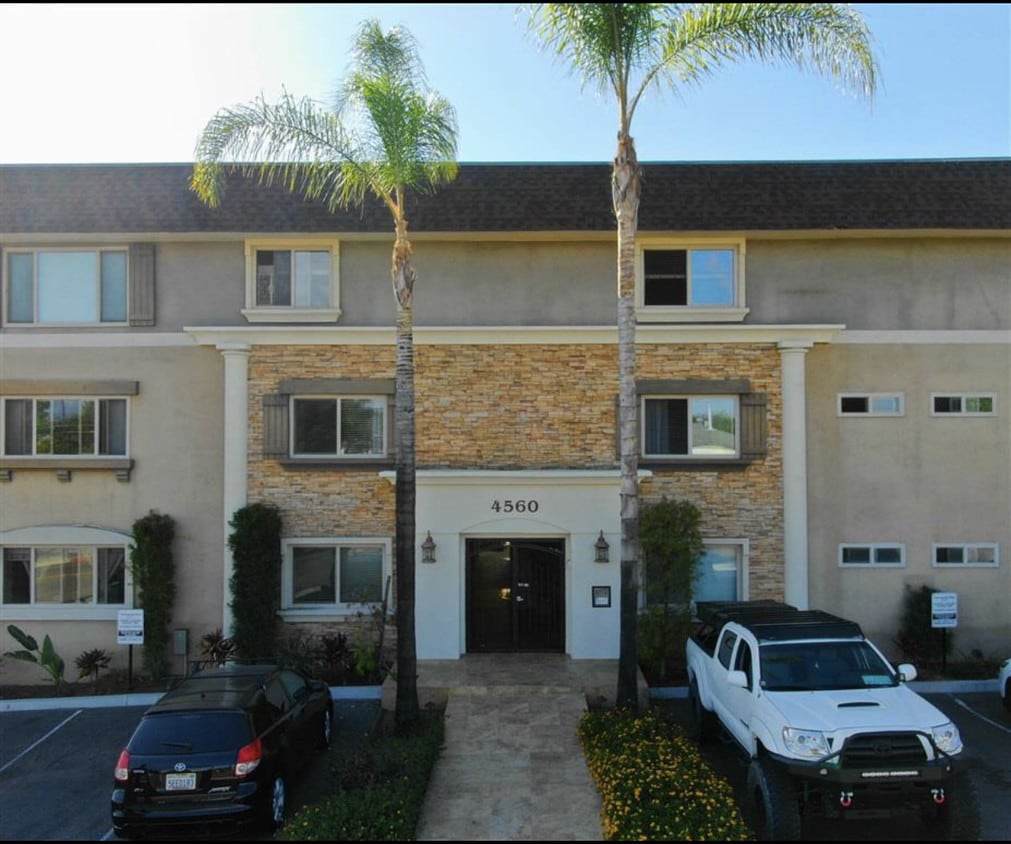 Beautiful Entrance - 4560 60th St