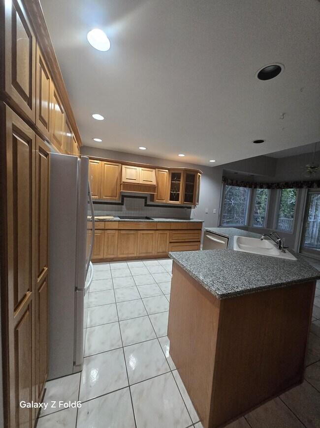 Building Photo - 17304-17396 96 Ave