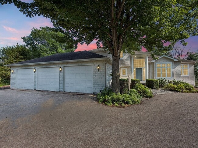 Foto del edificio - 3200 Lakeside Dr