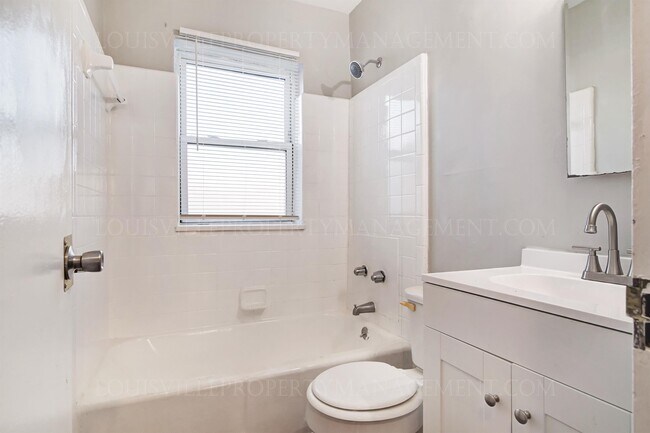 Building Photo - 4148 Hillview Ave