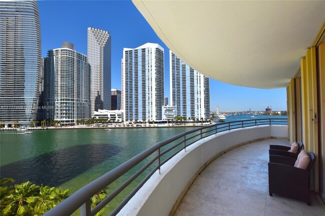 Building Photo - 888 Brickell Key Dr