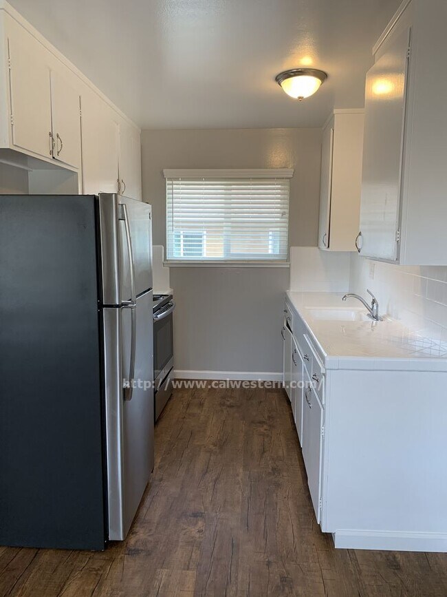 Foto del edificio - 665 Kirkland Dr