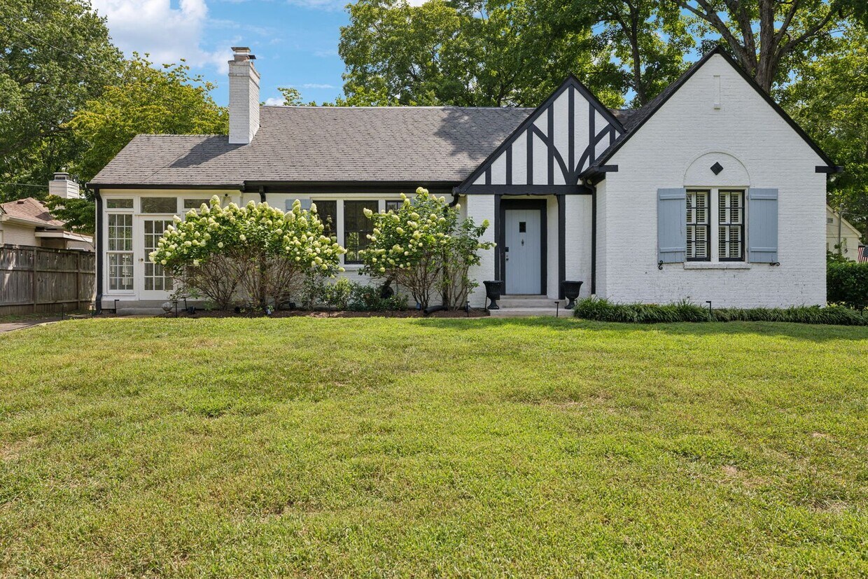 Primary Photo - 910 Clearview Dr