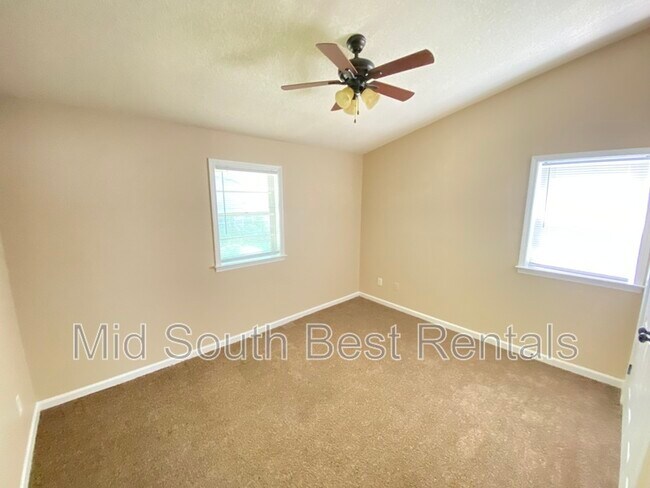 Foto del edificio - 3083 Bluffdale St