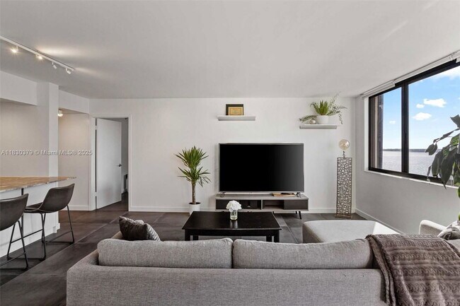 Foto del edificio - 540 Brickell Key Dr