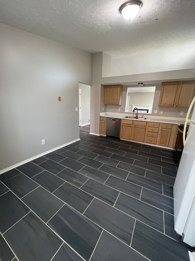 Building Photo - 3 bedroom, 2 bathroom home in Canal Winche...