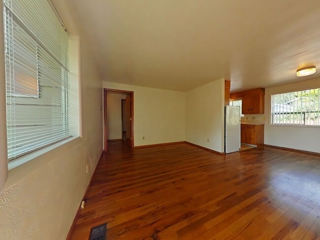 Foto del edificio - 2 Bedroom Duplex ~ Close to Campus ~ Cat F...