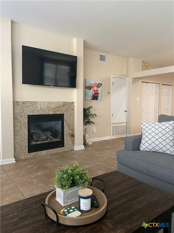 Building Photo - 421 Shadow Point