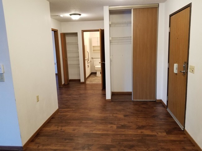 Building Photo - Ashwood Apartments NEW - 513 - #110