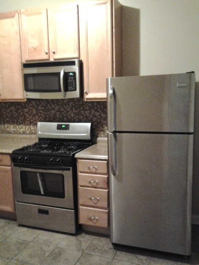 Kitchen - 6630 S Ingleside Ave