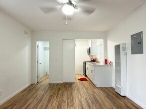 Building Photo - 169-169 1/2 E 67th St