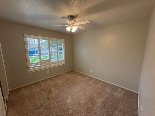 Building Photo - SW Visalia Home with Pool Available Now!