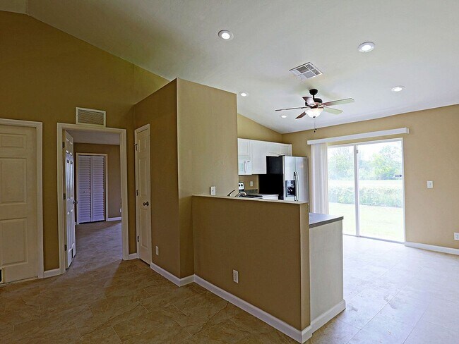 Building Photo - SFH - Cape Coral 325