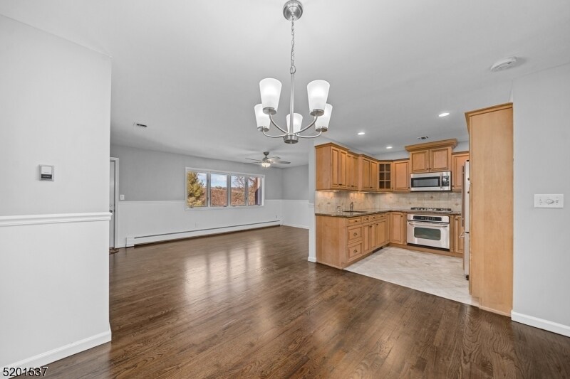 Foto principal - 92 Hawthorne Ave