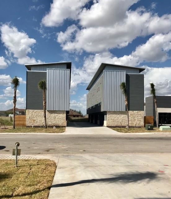 Building Photo - 2706 Hackberry