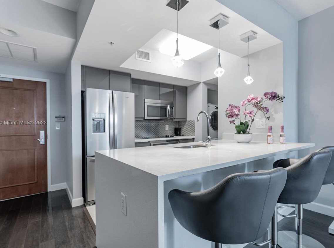Foto principal - 347 N New River Dr E