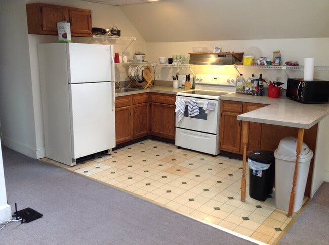 Galley kitchen - 188 Lawrence St