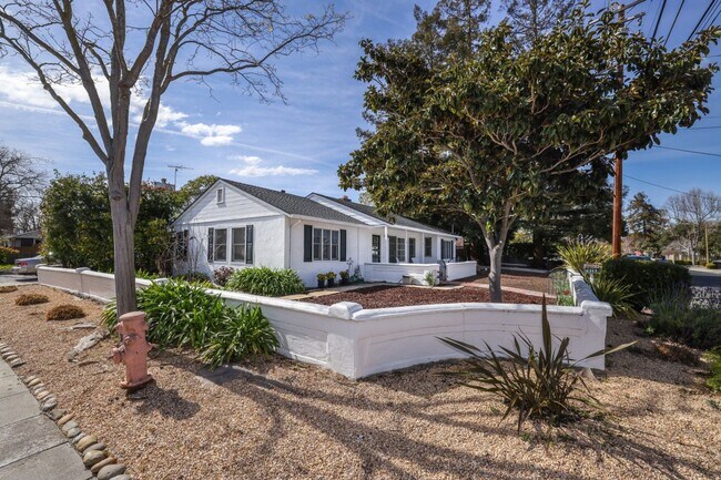 Foto del edificio - Great home next to Hoover Park