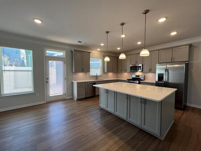 Foto del edificio - 512 Laurel Walk Ln