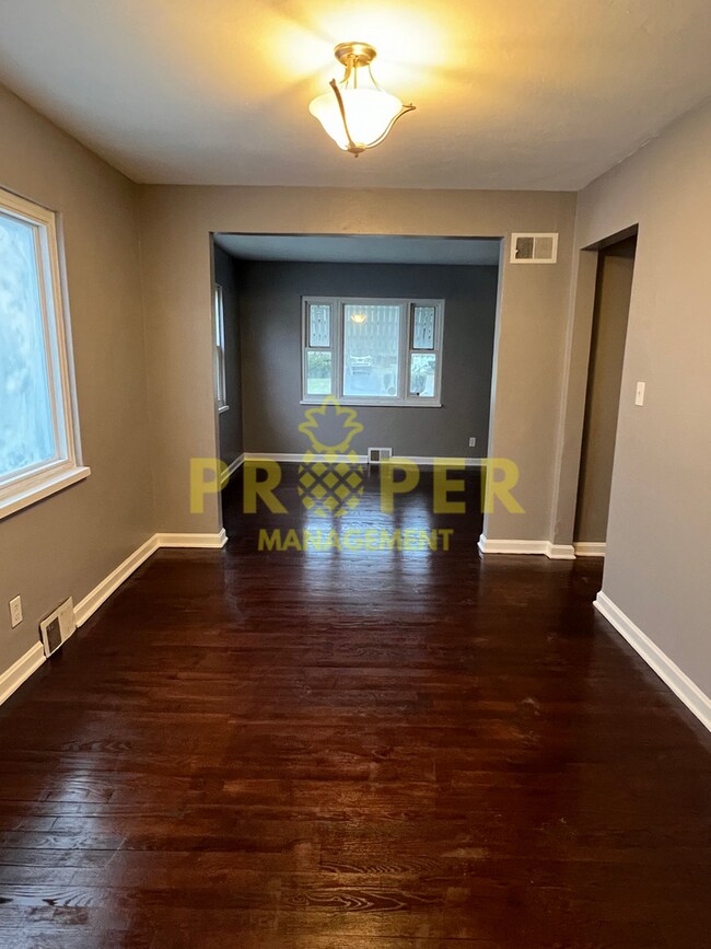Building Photo - 3 bedrooms 1.5 bath