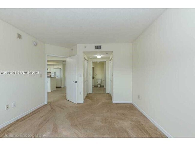 Foto del edificio - 19501 W Country Club Dr
