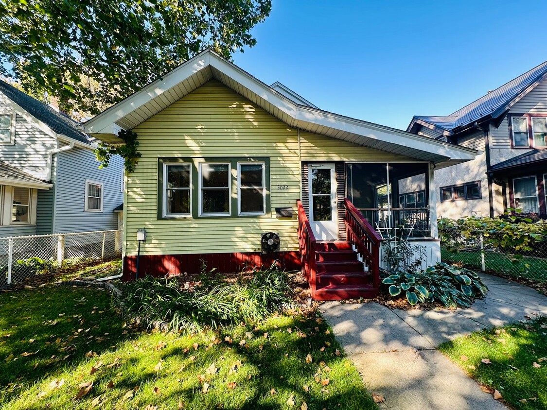 Foto principal - Charming 3-Bedroom Home in the Heart of South Minneapolis!