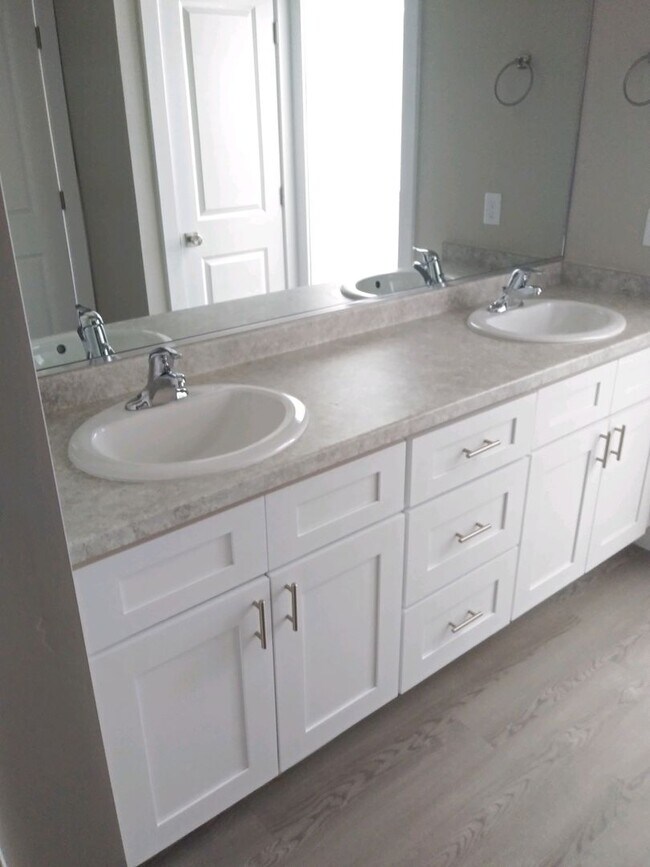 Foto del edificio - New Price! Beautiful Town home in Cedar City